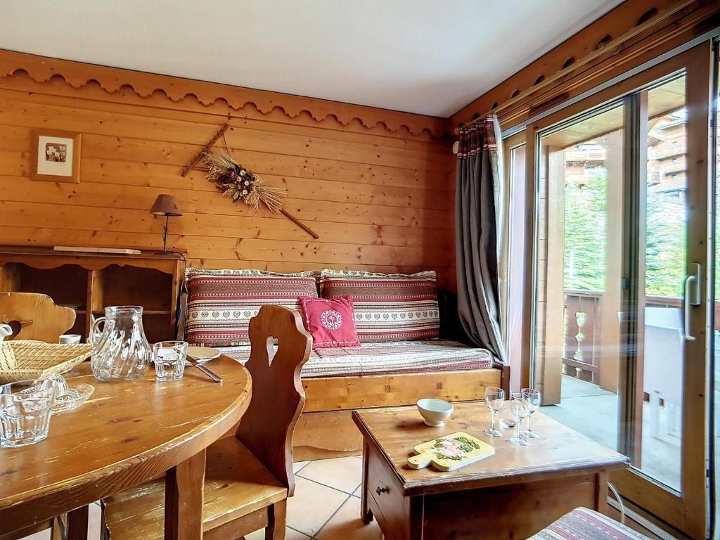 Appartement spacieux près des pistes · Balcon · Parking - FR-1-344-844