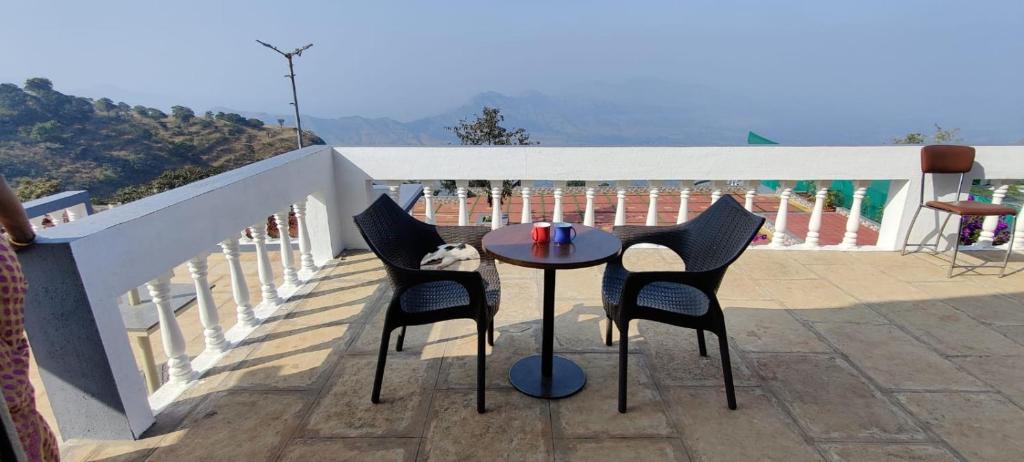 Hilltop Resort and Agro Tourism Wai, Near Panchgani - Villa Avec Piscine Privée