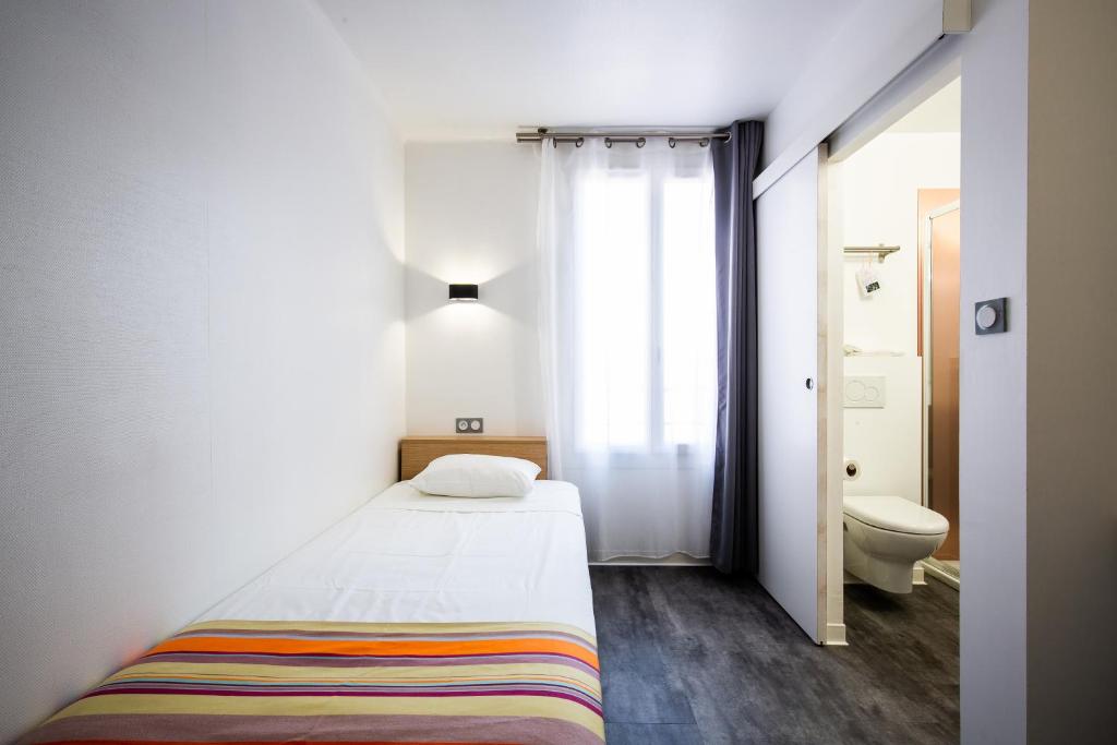 Postel nebo postele na pokoji v ubytování Hôtel PB - Paris-Barcelone