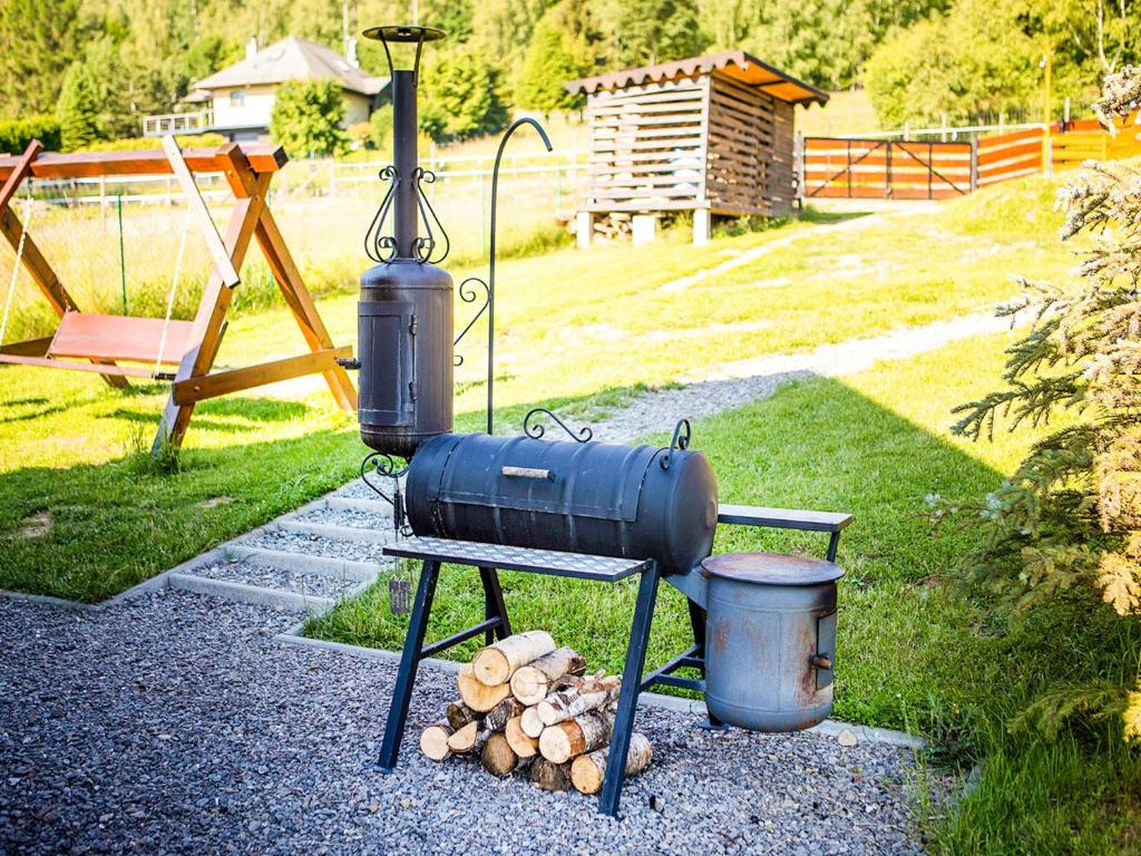 Gril pre hostí v horskej chate