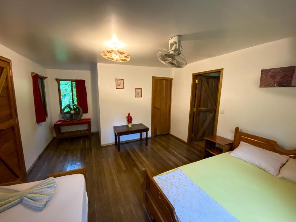 Postel nebo postele na pokoji v ubytování La Ruka Hostel