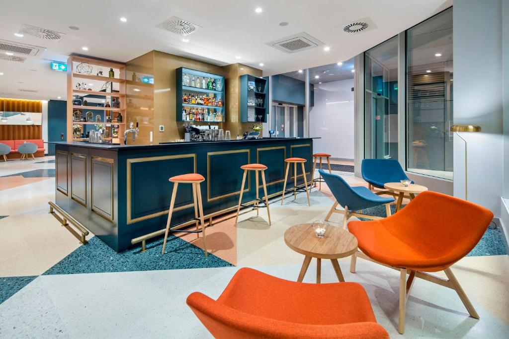 Lounge nebo bar v ubytování Hotel Altus Poznań Old Town - Destigo Hotels