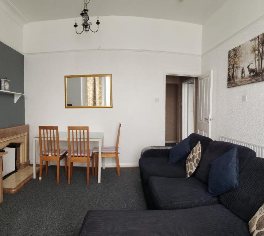 74 Alma Road Free Parking - Housity