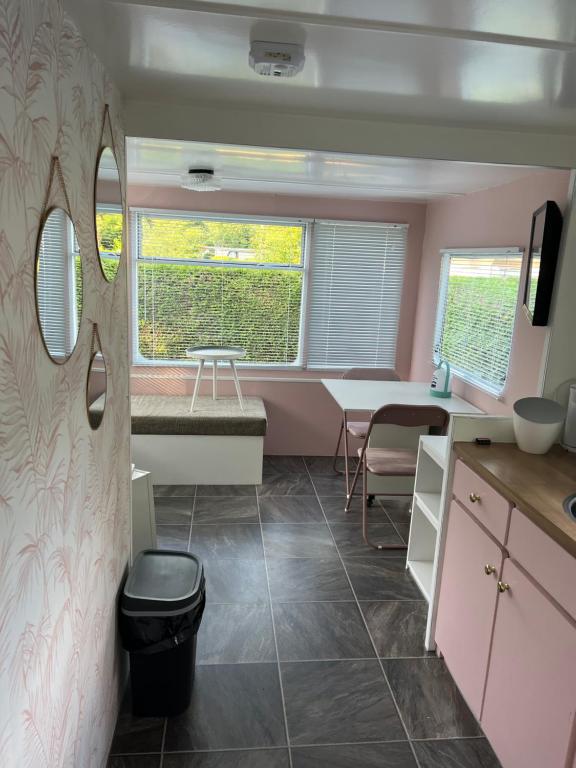 Stacaravan 85 Recreatiepark De Tien Heugten. - Housity