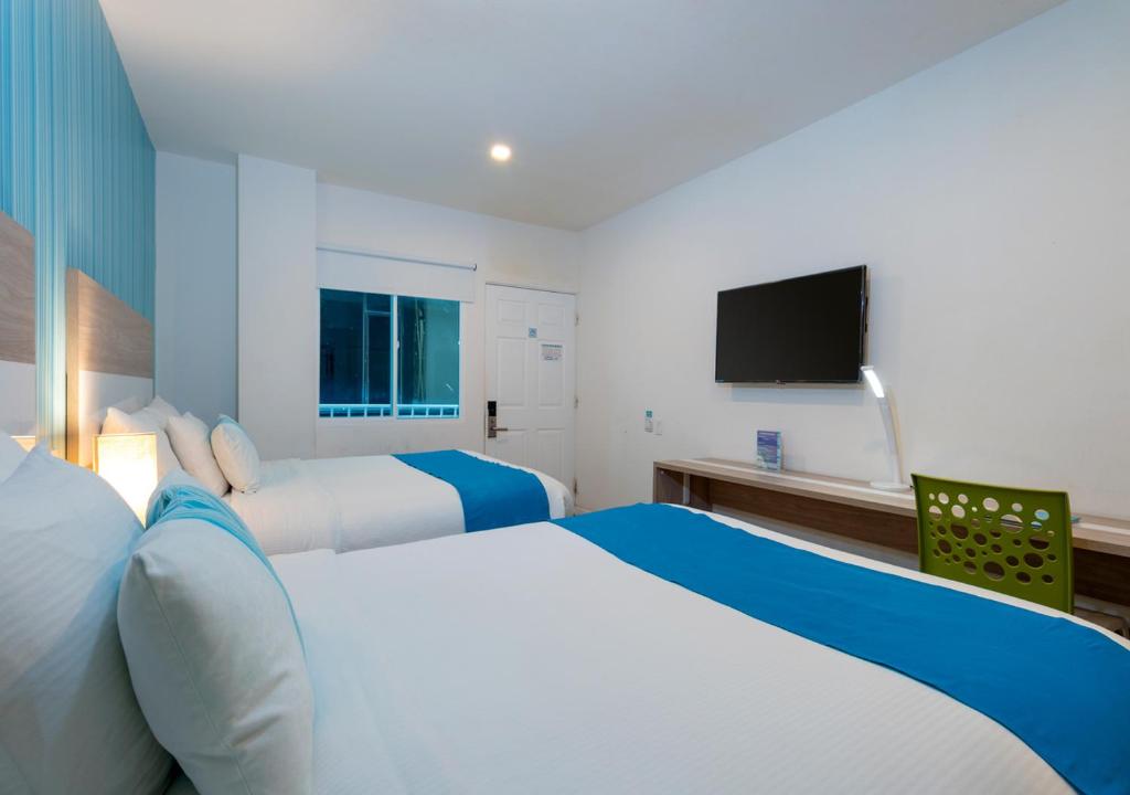 Postel nebo postele na pokoji v ubytování Aqualina Inn