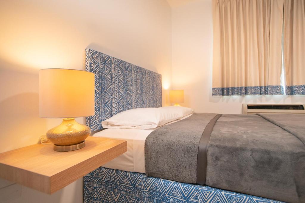 Postel nebo postele na pokoji v ubytování Casa Condado Hotel & Residences