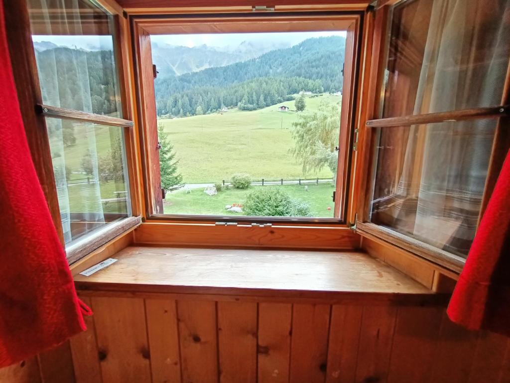 Nespecifikovaný výhled na hory nebo výhled na hory při pohledu z hotelu