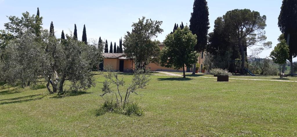 สวนหย่อมนอก Villa Poggio le Vignacce