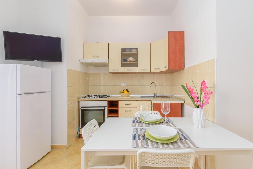 Kuchyň nebo kuchyňský kout v ubytování Apartmani Vita, Ližnjan - apartman 1