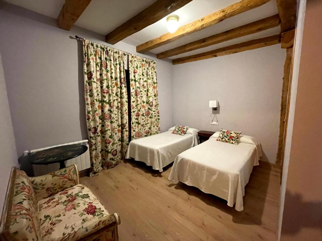 Postel nebo postele na pokoji v ubytování Hotel-Hospedería los Templarios