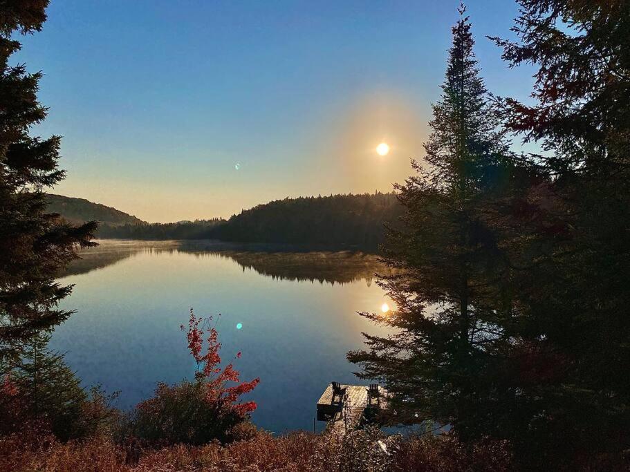 PRIVATE WATERFRONT PETIT LAC LONG !!, Saint Adolphe D'Howard Updated