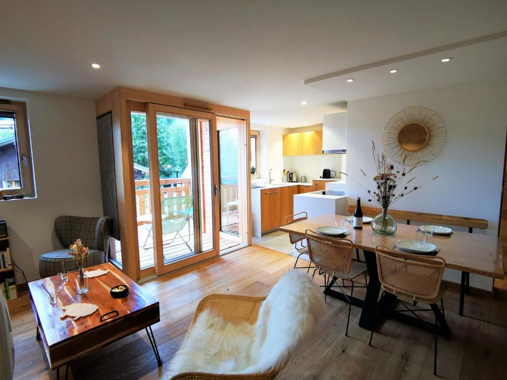 Appartement lumineux avec terrasse, proche pistes et commodités, Les Gets - FR-1-598-93 - Housity