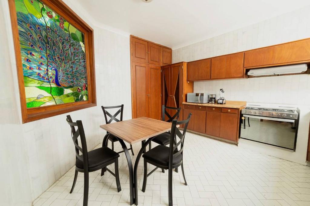 Kuchyň nebo kuchyňský kout v ubytování Violeta Hotel Boutique
