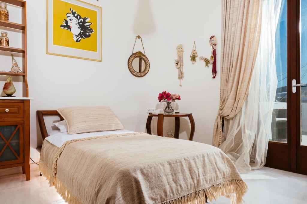 Posteľ alebo postele v izbe v ubytovaní Agios Nikolaos Beach Villas