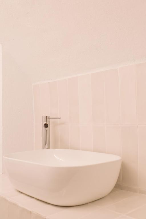A bathroom at La Vila Hort by Seaward Suites