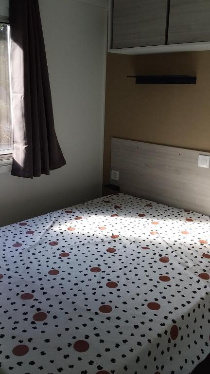 Posteľ alebo postele v izbe v ubytovaní Mobil home 4-6 places St brėvin les pins 44