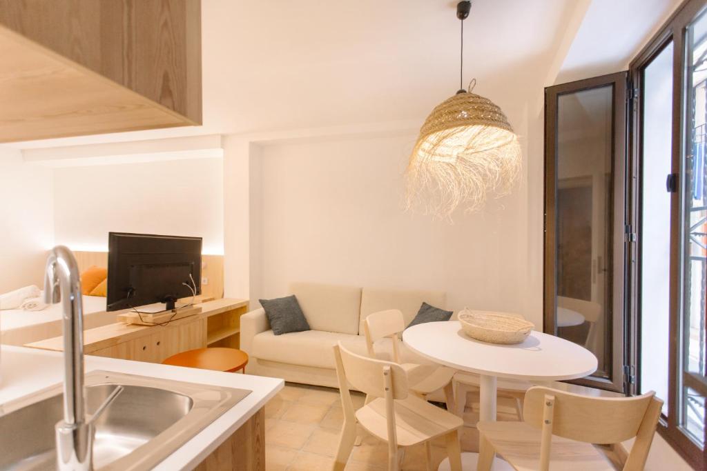 A seating area at La Vila Hort by Seaward Suites