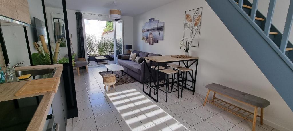 Χώρος καθιστικού στο En hypercentre, appart avec terrasse entièrement rénové - Netflix - Amazon Prime - Le Nature Zen