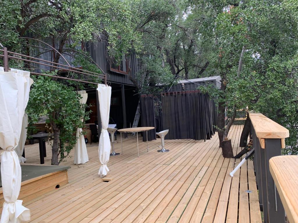 Balkón nebo terasa v ubytování BORDEMAIPO LODGE