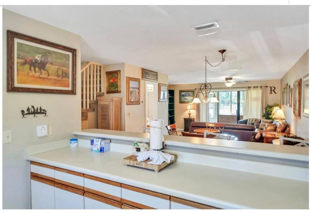 Posezení v ubytování New listing!!! 4 min walk to the beach!