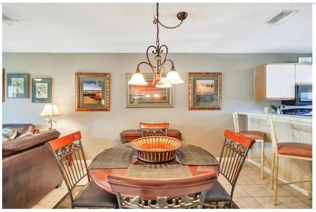 Posezení v ubytování New listing!!! 4 min walk to the beach!