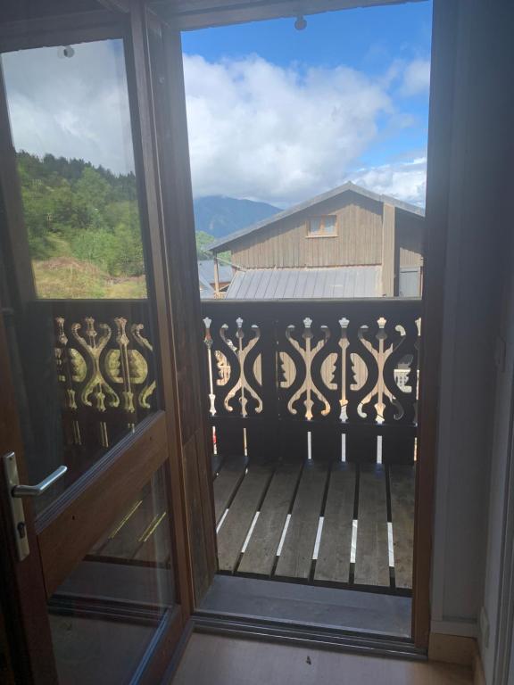 Balkón alebo terasa v ubytovaní Pleine nature Pied pistes Piscine chauffée