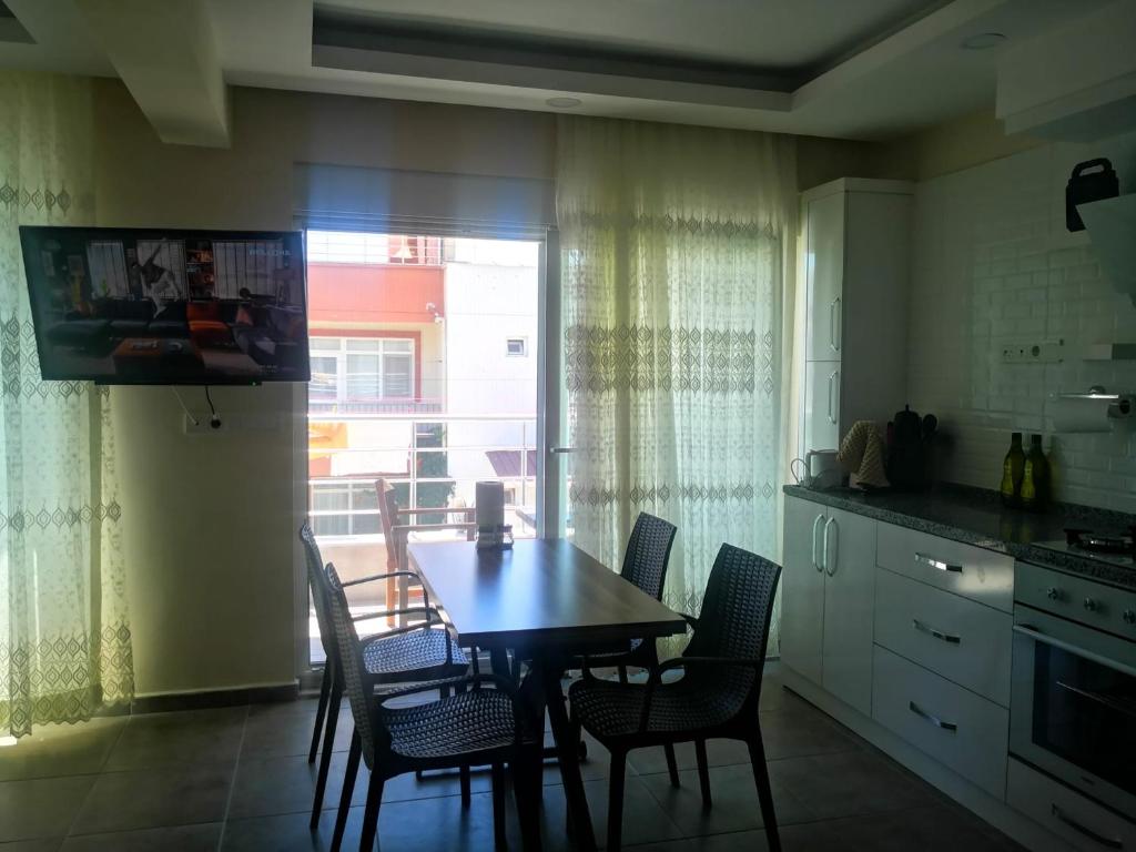 Kuchyň nebo kuchyňský kout v ubytování Ferienwohnung in Finike, 150 Meter vom Meer entfernt 3