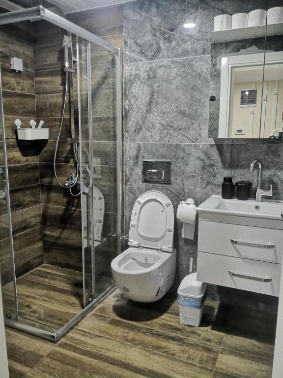 Koupelna v ubytování Ferienwohnung in Finike, 150 Meter vom Meer entfernt 3