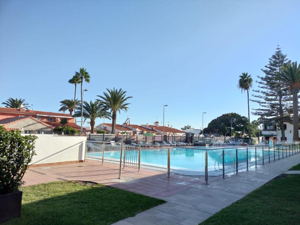 Bazén v ubytování Apartamentos Los Balandros by SunHousesCanarias nebo v jeho okolí