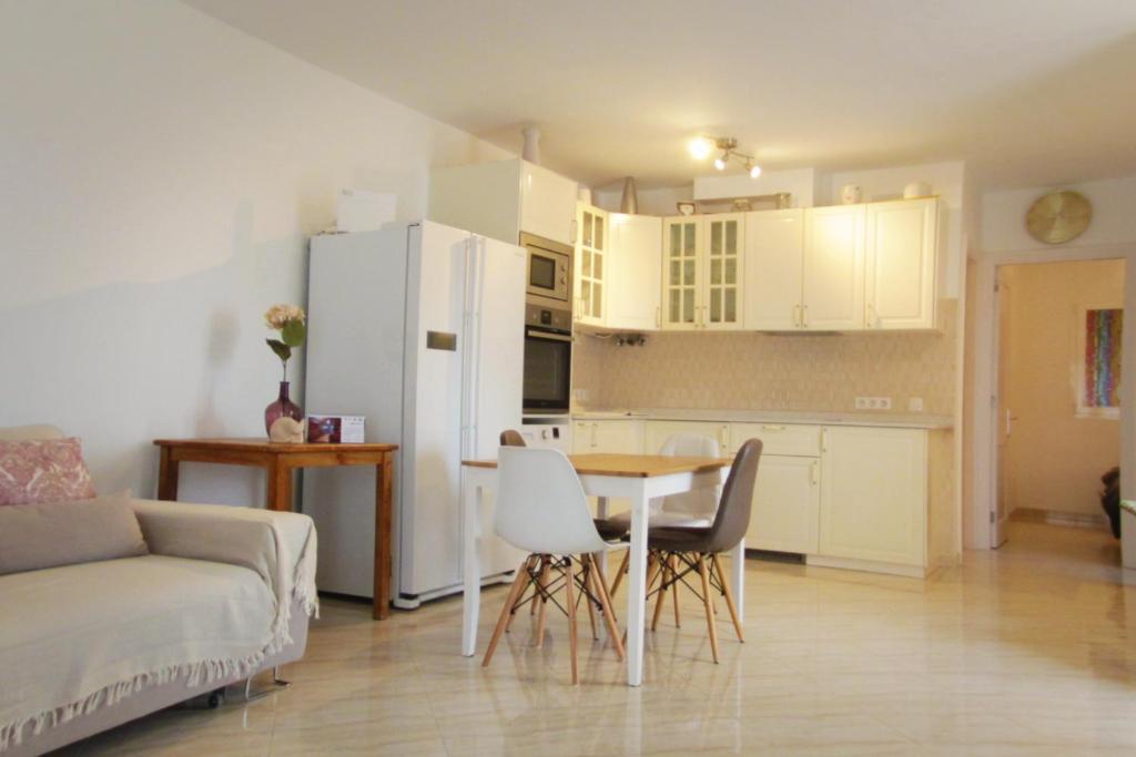 a kitchen and dining room with a table and a refrigerator at Apartamento Playa Blanca in Playa Blanca