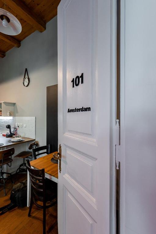 Vintage Industrial City Apartments - Appartement Met Balkon