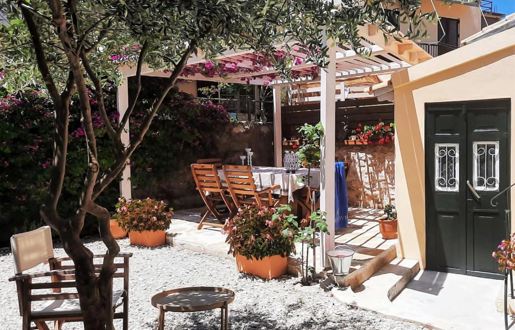 Vonkajšia záhrada v ubytovaní thomais house corfu