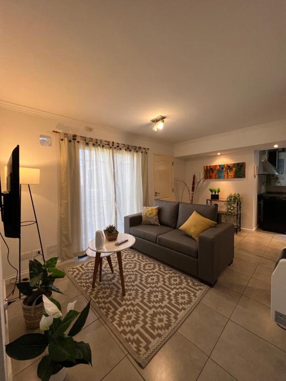 a living room with a couch and a table at Lumiere Apartments - Departamento en Complejo Residencial in Mendoza