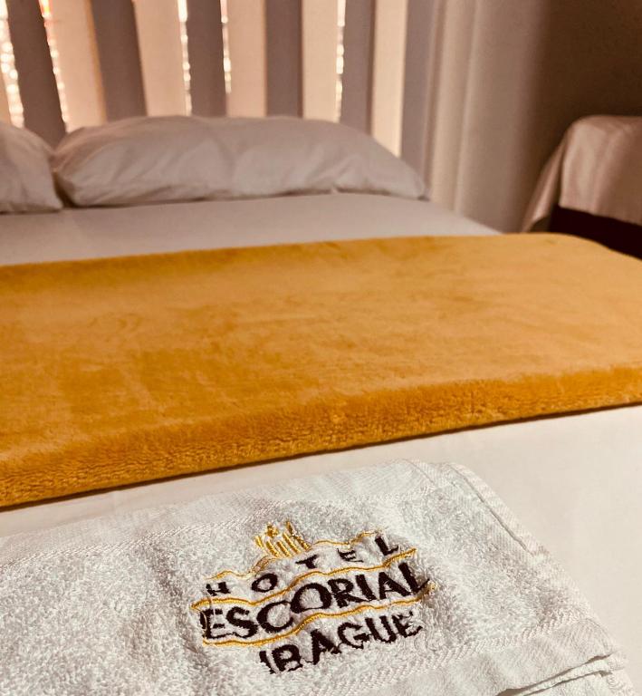 Postel nebo postele na pokoji v ubytování Hotel Escorial Ibagué