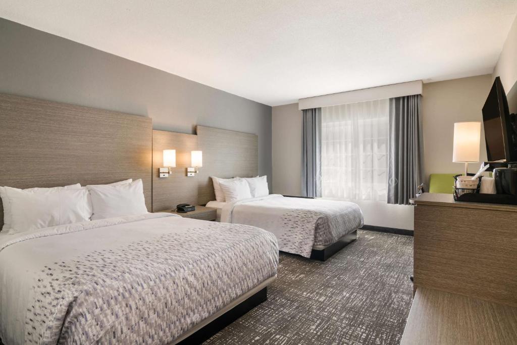 Sustainability certification Best Western Plymouth Inn-White Mountains - Queen Room With Two Queen Beds And Mobility Accessible Tub