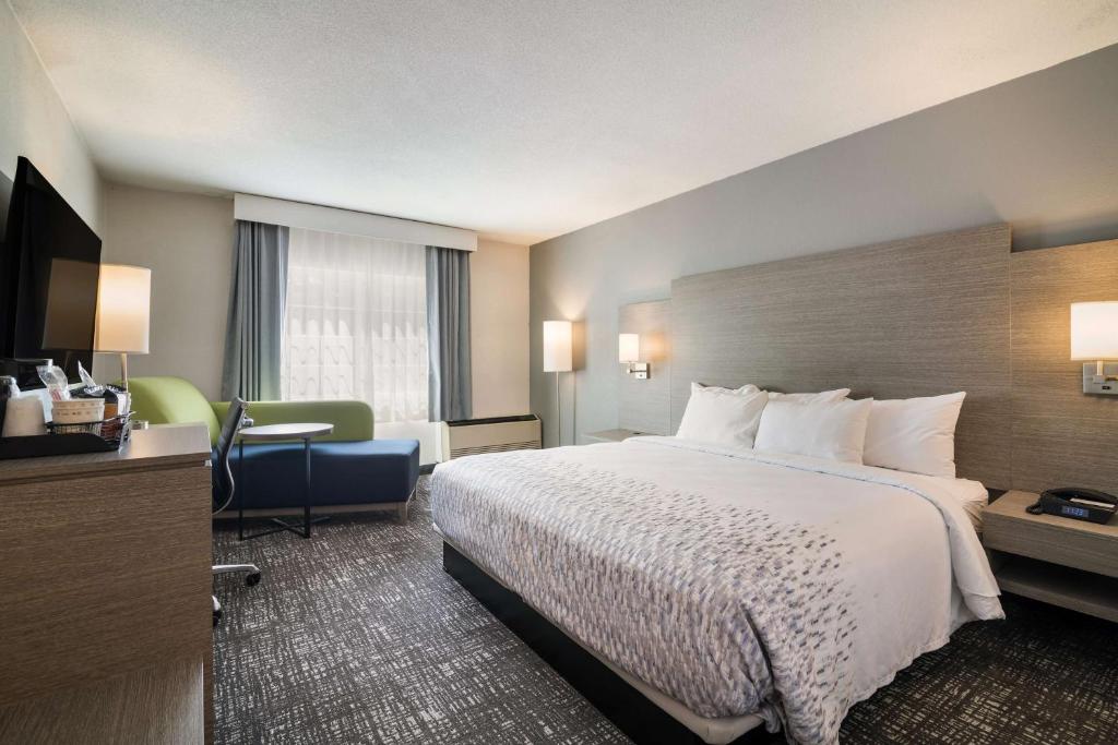 Sustainability certification Best Western Plymouth Inn-White Mountains - King Room With Mobility Accessible Tub