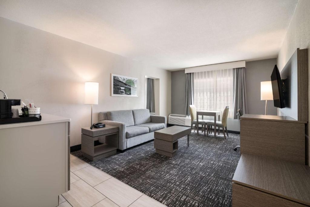 Sustainability certification Best Western Plymouth Inn-White Mountains - King Suite With Sofa Bed