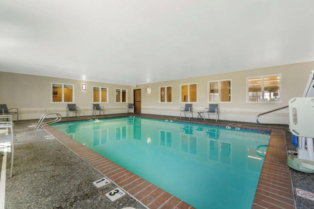Bazén v ubytování Best Western Plus Wenatchee Downtown Hotel nebo v jeho okolí