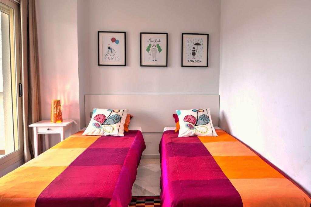 A bed or beds in a room at Colorlife Apartment