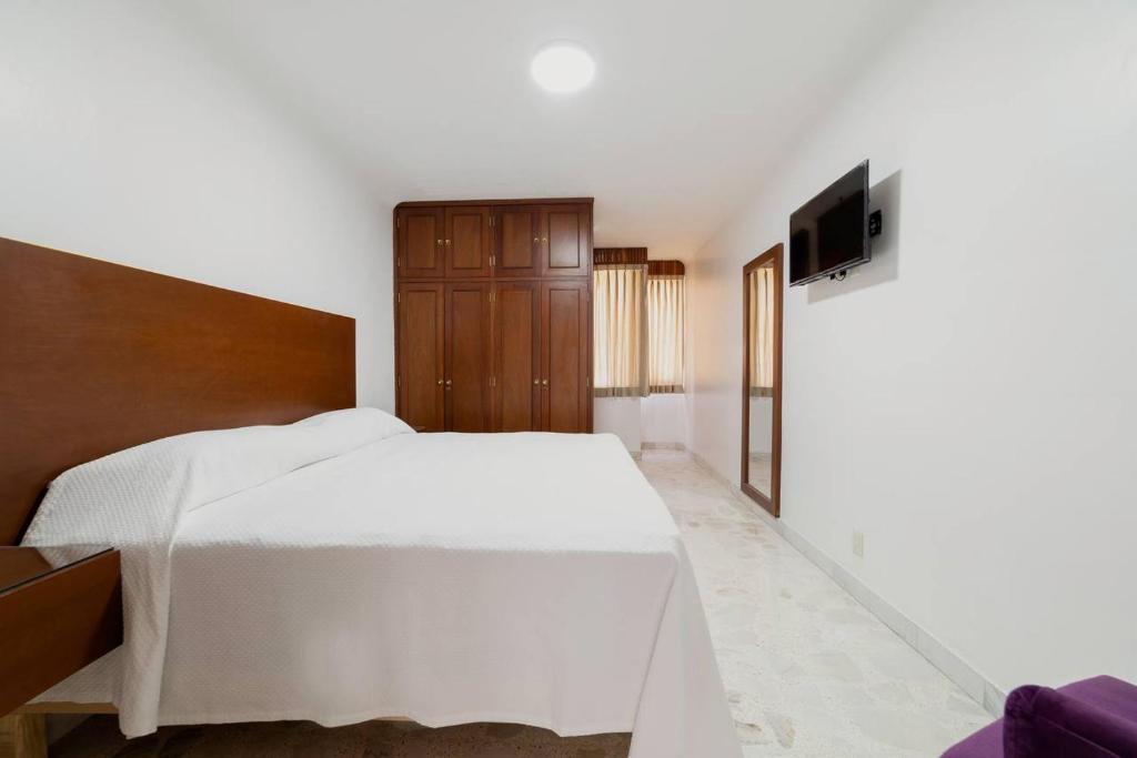 TV a/nebo společenská místnost v ubytování Violeta Hotel Boutique