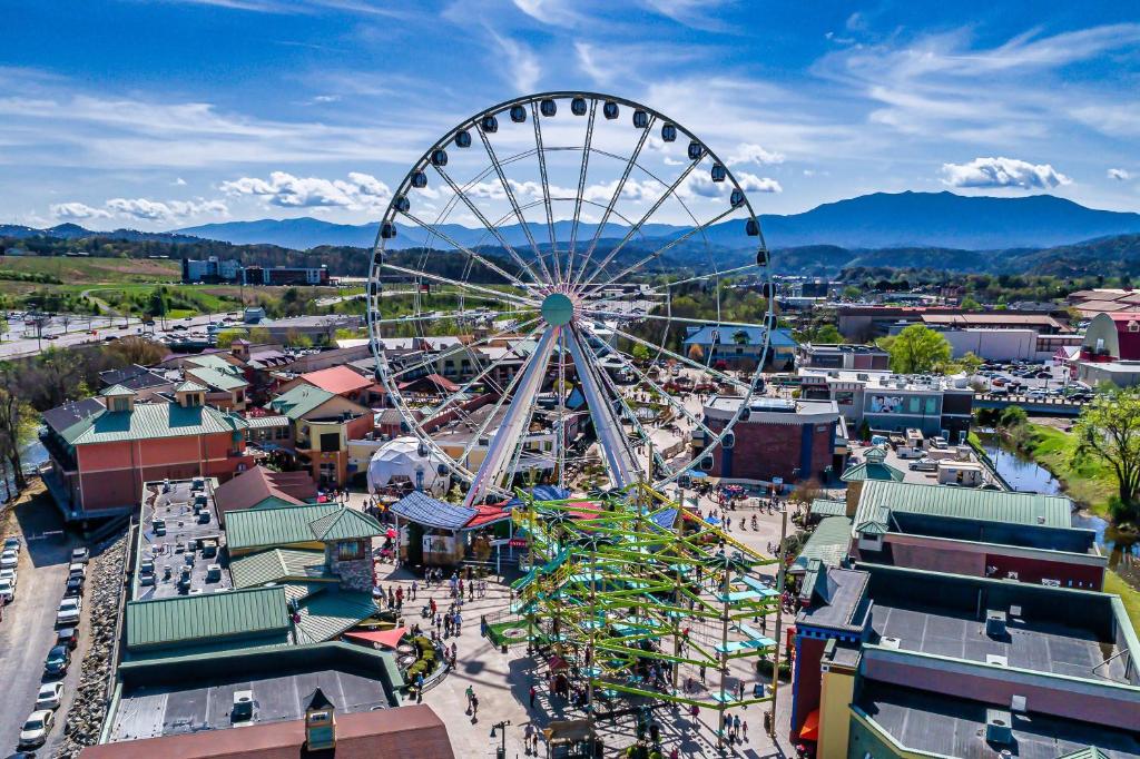 シャレーから撮影された、または一般的な山の景色
