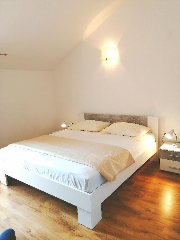 Fotografie z fotogalerie ubytování Apartments by the sea Betina, Murter - 17061 v destinaci Betina