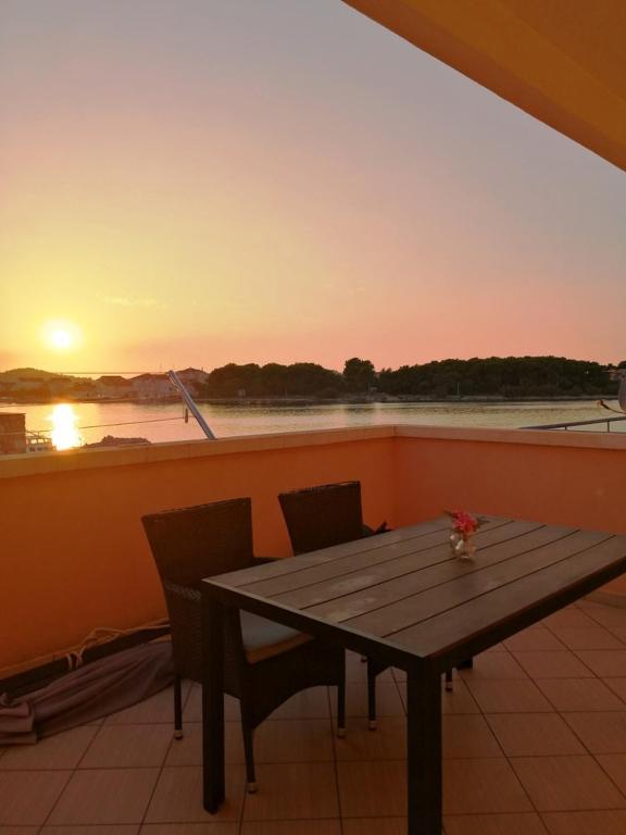 Fotografie z fotogalerie ubytování Apartments by the sea Betina, Murter - 17061 v destinaci Betina
