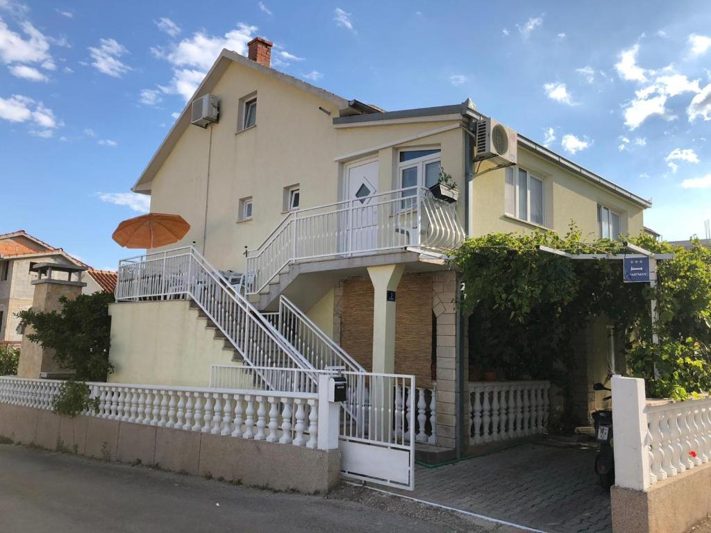 Apartments with parking space Rastici, Ciovo - 17276