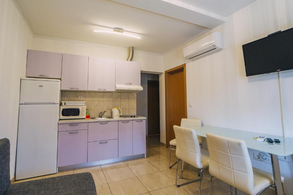 Fotografia z galérie ubytovania Apartments with a parking space Baska Voda, Makarska - 17300 v destinácii Baška Voda