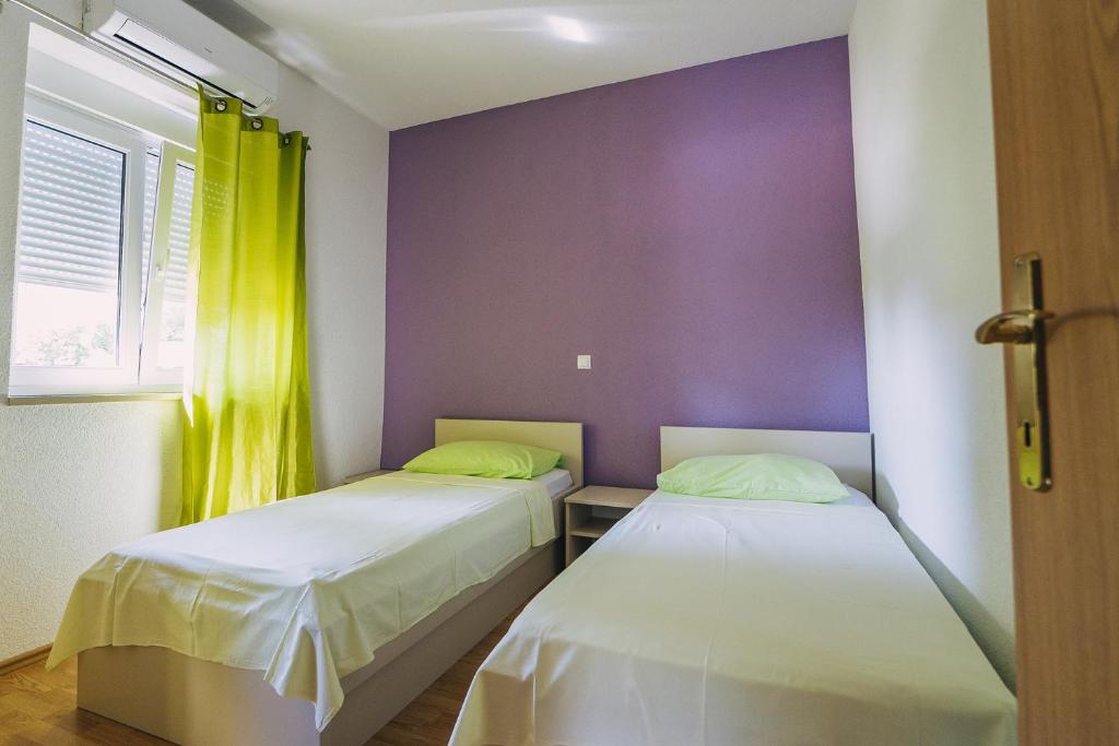 Fotografia z galérie ubytovania Apartments with a parking space Baska Voda, Makarska - 17300 v destinácii Baška Voda