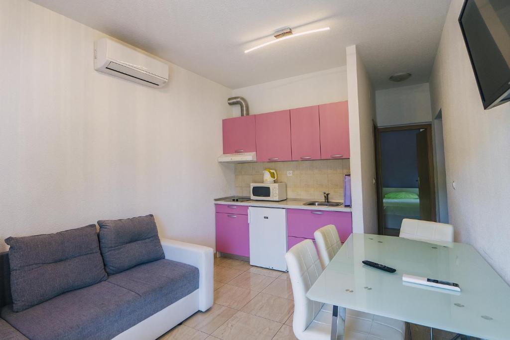 Fotografia z galérie ubytovania Apartments with a parking space Baska Voda, Makarska - 17300 v destinácii Baška Voda