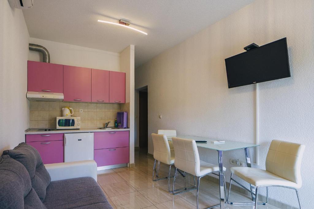 Fotografia z galérie ubytovania Apartments with a parking space Baska Voda, Makarska - 17300 v destinácii Baška Voda