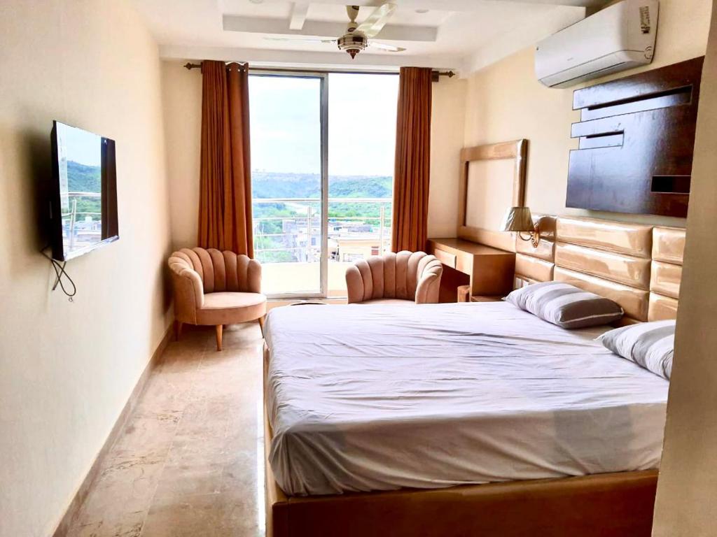 Hotel H6 - Deluxe Doppelzimmer Mit Balkon
