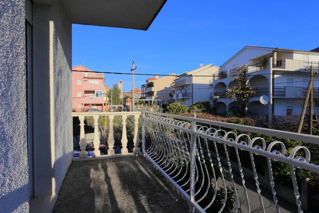 Balkón alebo terasa v ubytovaní Apartments with a parking space Podstrana, Split - 17053